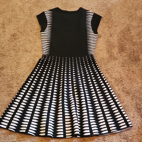 Zara Black and White Knit Top - Picture 6 of 7